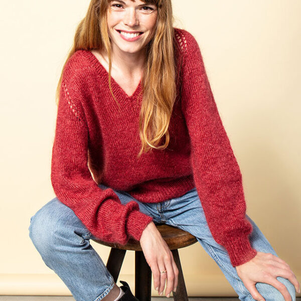 1932 VILMA rauð v hálspeysa með organic á dönsku