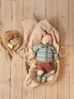 T14-08 Rönd. peysa/samfella/húfur/sokkar