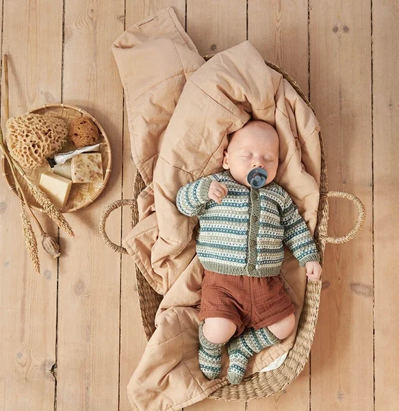 T14-08 Rönd. peysa/samfella/húfur/sokkar