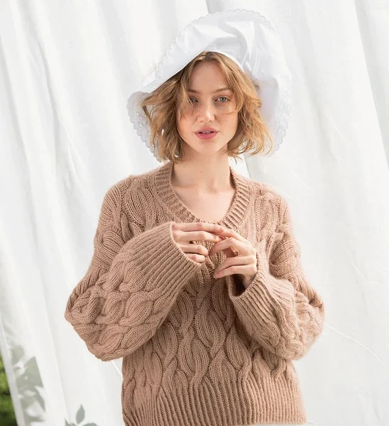 T17-25 Haley kaðlapeysa