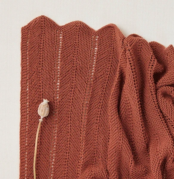 T14-05 Teppi með sikk-sakk munstri