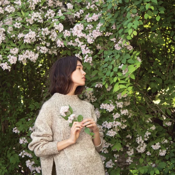 T17-04 Kelly peysa með hliðarklaufum