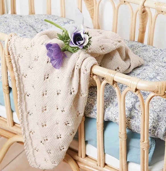 T11-23 Smárateppi með hekluðum kanti