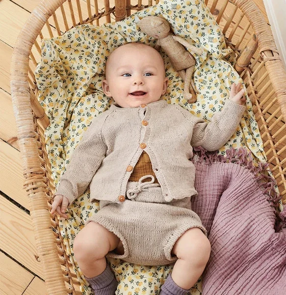 T11-26 Lille raglan jakkapeysa og buxur